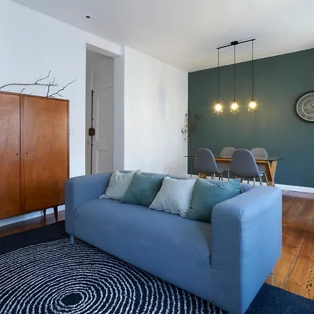 アパート Retiro Da Graca: Stylish Sunny Apt With A Balcony リスボン