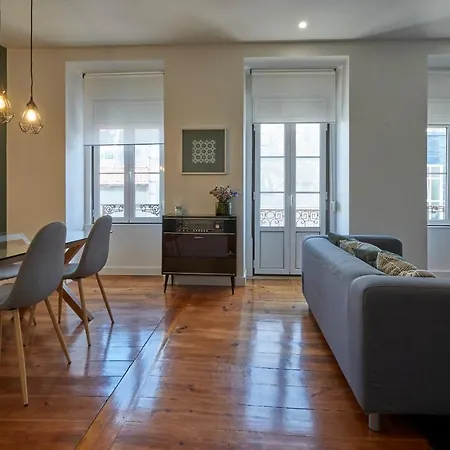 Apartment Retiro Da Graca: Stylish Sunny Apt With A Balcony Lisbon
