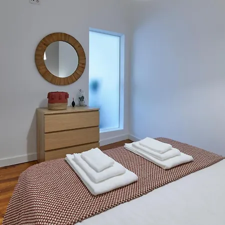 Retiro Da Graca: Stylish Sunny Apt With A Balcony * Lisbon