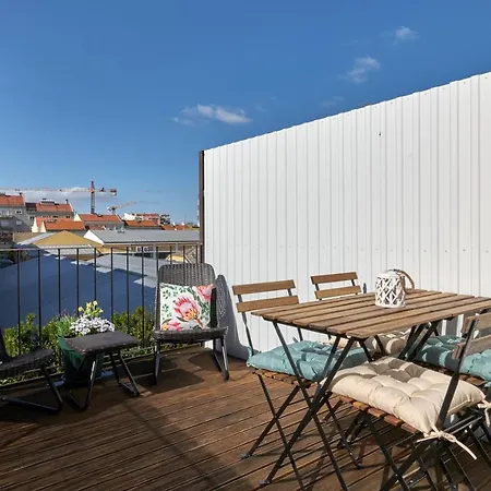 Retiro Da Graca: Stylish Sunny Apt With A Balcony