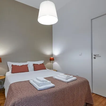 アパート Retiro Da Graca: Stylish Sunny Apt With A Balcony リスボン
