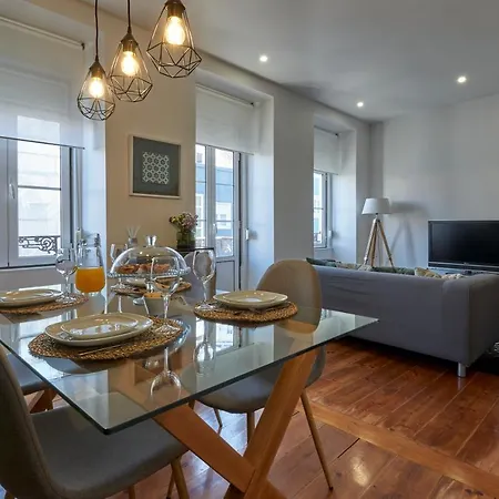 Retiro Da Graca: Stylish Sunny Apt With A Balcony リスボン